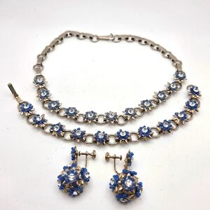 Vintage Mid-century silver tone with Blue Resin flowers necklace